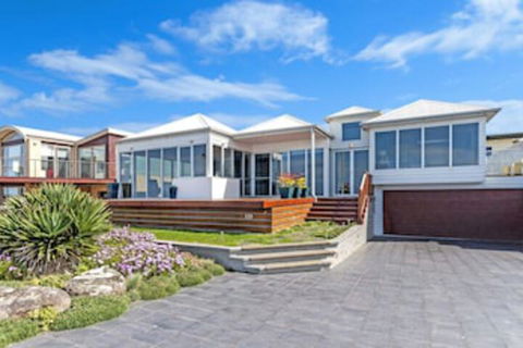 The Nushak - Accommodation Nelson Bay 0