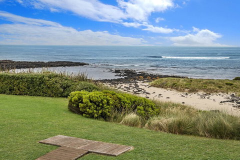 HEARNS BEACH HOUSE - Nelson Bay Accommodation.com 2