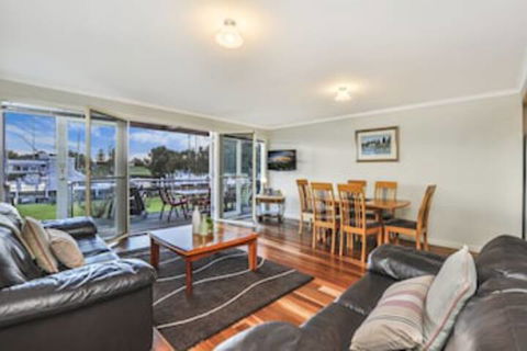 JOHANSSONS PERCH No. 1 - Accommodation Nelson Bay 0