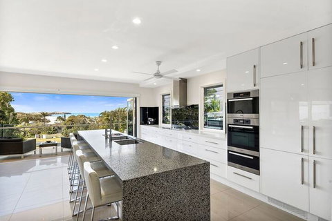 Ultimate Beach House - Nelsons Bay Accommodation 5