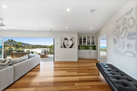 Ultimate Beach House - Nelsons Bay Accommodation 2