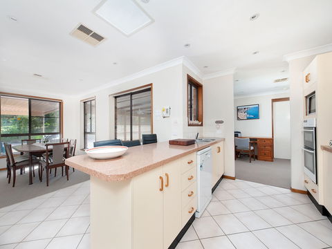 Wildflowers At Fingal Bay - Nelson Bay Accommodation.com 4