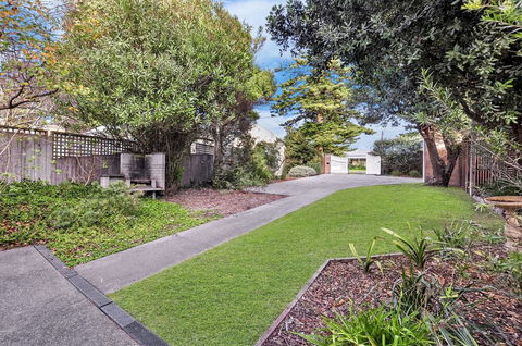 Boathouse Apartment - Accommodation Nelson Bay 2