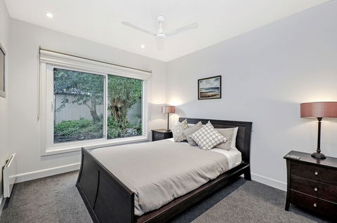 Boathouse Apartment - Accommodation Nelson Bay 6