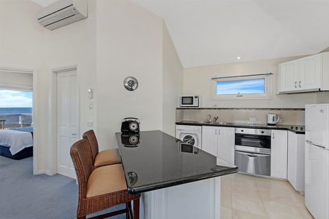 A Top Deck - Accommodation Nelson Bay 3