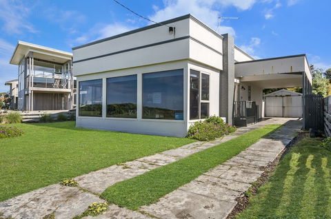 The Waves - Accommodation Nelson Bay 0