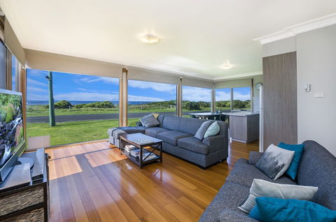 The Waves - Accommodation Nelson Bay 4