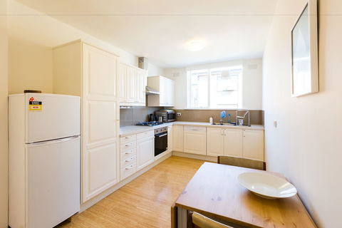 ROSIE, 2BDR St.Kilda Apartment - Accommodation Nelson Bay 1