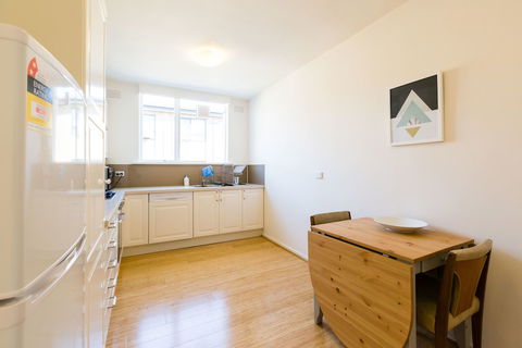 ROSIE, 2BDR St.Kilda Apartment - Accommodation Nelson Bay 2