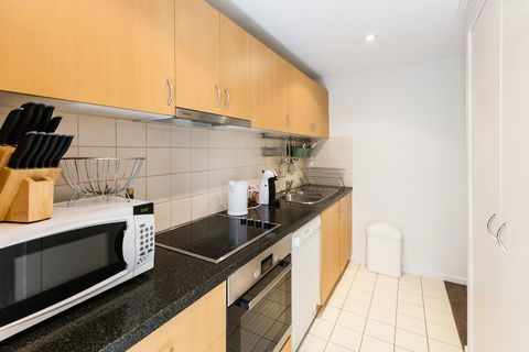 NAOMI, 2BDR South Melbourne Apartment - Accommodation Nelson Bay 4