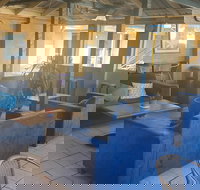 Horse And Jockey Hotel Motel