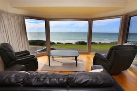 Paradise Cove - Accommodation Nelson Bay 0