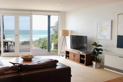 Bayview Beachfront Apartment - Accommodation Nelson Bay 0
