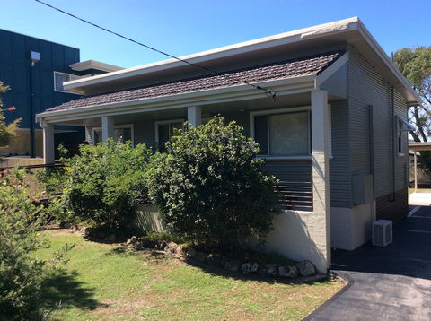 Fingal Beach Shack - Nelson Bay Accommodation.com 4