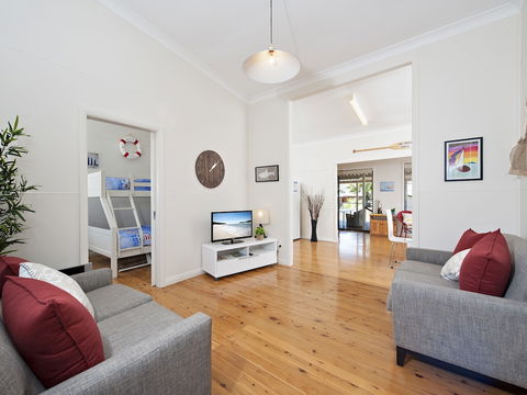 Fingal Beach Shack - Nelson Bay Accommodation.com 1