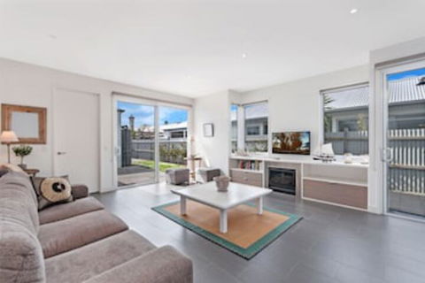 The Craic - Accommodation Nelson Bay 0