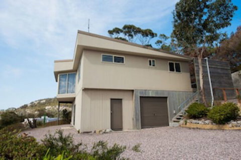 Hilltop Haven - Accommodation Nelson Bay 0