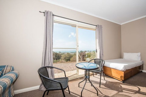 Hilltop Haven - Accommodation Nelson Bay 4