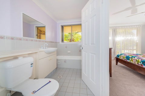 Pebble Pde 1 / 14 Fingal Bay - Nelson Bay Accommodation.com 2