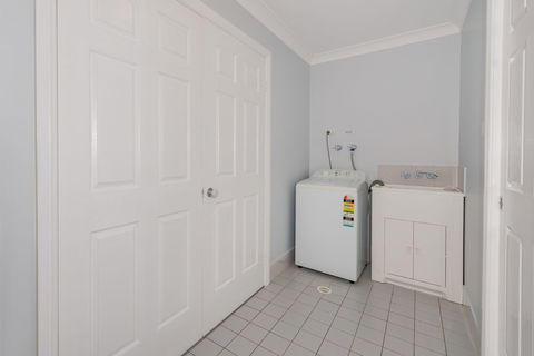 Pebble Pde 1 / 14 Fingal Bay - Nelson Bay Accommodation.com 1