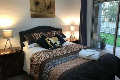 Short Stays Gippsland (Newborough) - Nelson Bay Accommodation.com 4