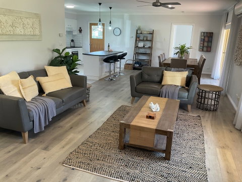 Valley View Townhouse - On The RAIL TRAIL - Accommodation Nelson Bay 2