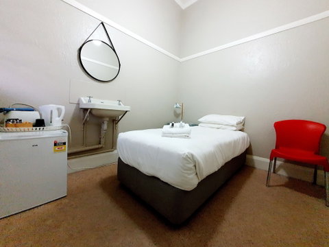 Royal Hotel West Wyalong - Accommodation Nelson Bay 4