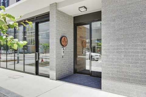 Accommodate Canberra - The Pier - Accommodation Nelson Bay 2