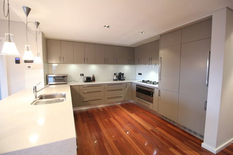 Sunny Sandy Bay Apartment - Accommodation Nelson Bay 3