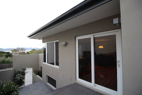 Sunny Sandy Bay Apartment - Accommodation Nelson Bay 0