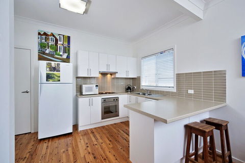 Short Street 4 The Beach Cottage - Nelson Bay Accommodation.com 2