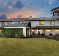 Luxury Bungalow - Accommodation Nelson Bay
