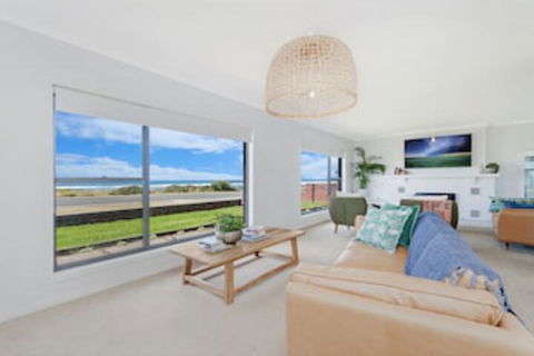 10 Ocean Drive - Accommodation Nelson Bay 0