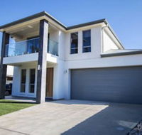 The Races - Swanport - Accommodation Nelson Bay