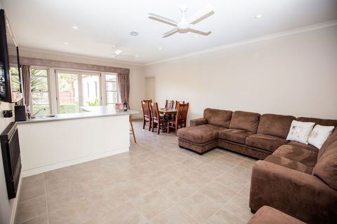 BEL MIREN DUSTY MILLER - Accommodation Nelson Bay 3