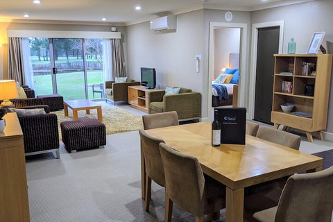 Jewel In The Crowne - Accommodation Nelson Bay 4