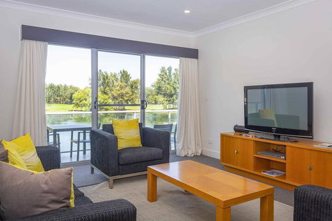 Villa On The Green - Accommodation Nelson Bay 2