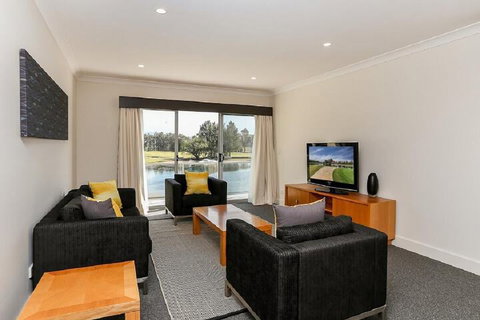 Villa On The Green - Accommodation Nelson Bay 3