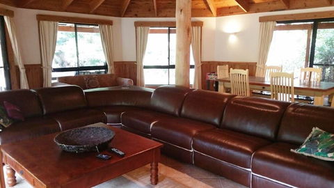 SWR Rainforest Retreat 2 - Accommodation Nelson Bay 1