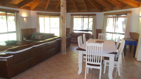 SWR Rainforest Retreat 2 - Accommodation Nelson Bay 4