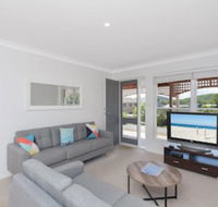 Surf Break 10A Tuna Downstairs - Nelson Bay Accommodation.com