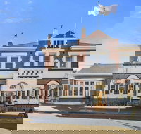 Cygnet Old Bank B  B Cafe  Gift Store - Nelsons Bay Accommodation