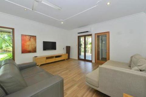 Crazy About Cairns Resort Living 6 Bedrooms - Accommodation Nelson Bay 3