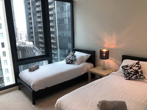 ReadySet Apartments Southbank One - Accommodation Nelson Bay 3