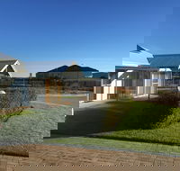 Golf and Beach Retreat - Accommodation Nelson Bay