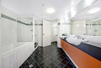 Victoria Square Apartment Broadbeach Level 9 - Accommodation Nelson Bay 6