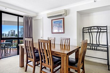 Victoria Square Apartment Broadbeach Level 9 - Accommodation Nelson Bay 3