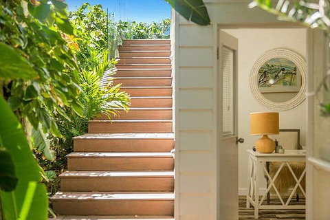 Your Luxury Escape - The White House - Accommodation Nelson Bay 2