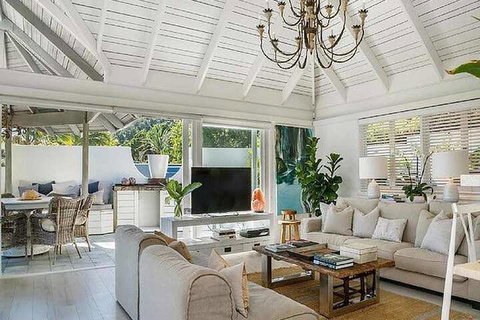 Your Luxury Escape - The White House - Accommodation Nelson Bay 5