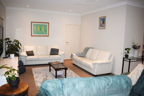 Large House With Pool - Accommodation Nelson Bay 3
